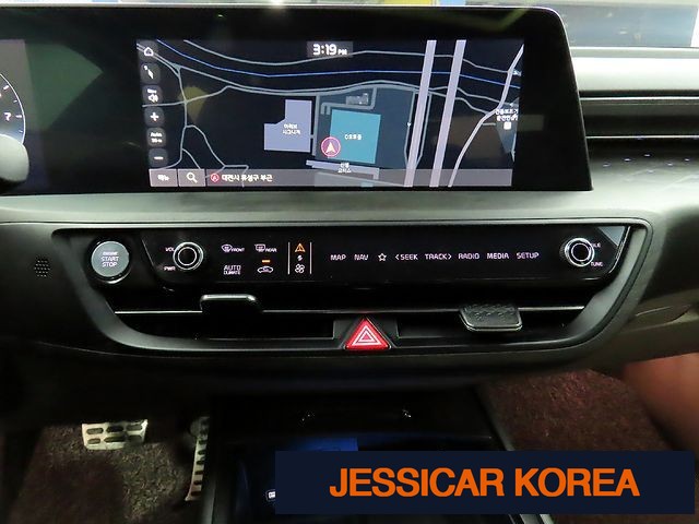 2022 Kia K8 - Thumbnail 2