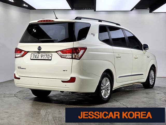 2014 KG Mobility Korando Turismo - Thumbnail 2