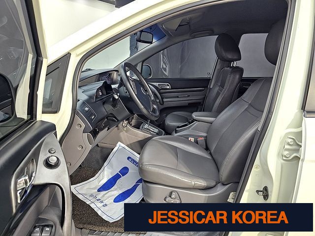 2014 KG Mobility Korando Turismo - Thumbnail 5