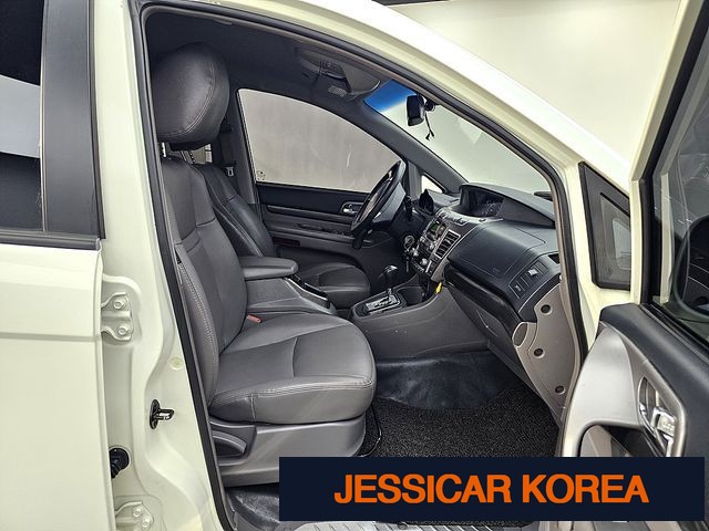 2014 KG Mobility Korando Turismo - Thumbnail 8