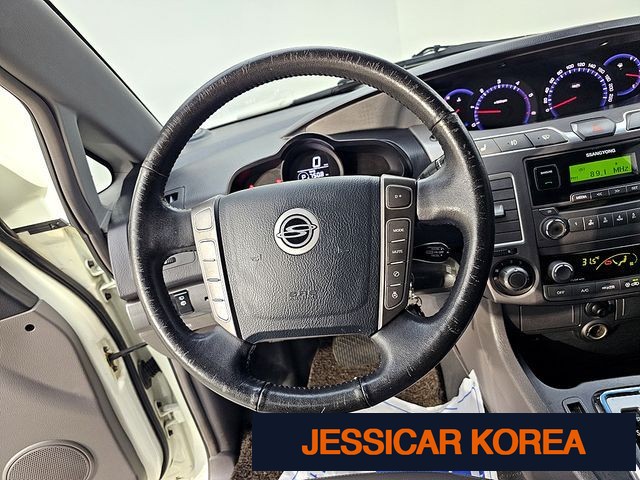 2014 KG Mobility Korando Turismo - Thumbnail 14