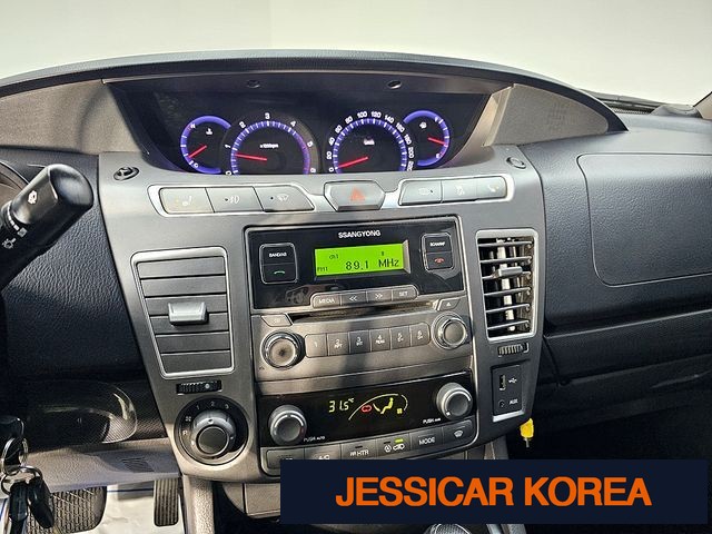 2014 KG Mobility Korando Turismo - Thumbnail 17