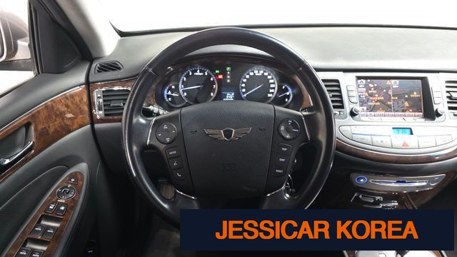 2010 Hyundai Genesis - Thumbnail 4
