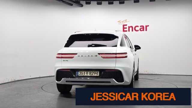 2021 Genesis GV70 - Thumbnail 17