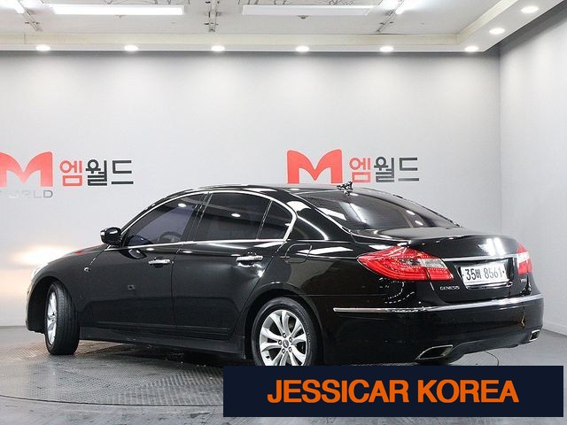 2012 Hyundai Genesis - Thumbnail 3