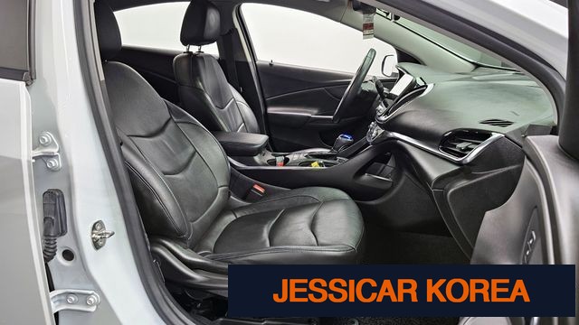 2018 Chevrolet Volt - Thumbnail 3