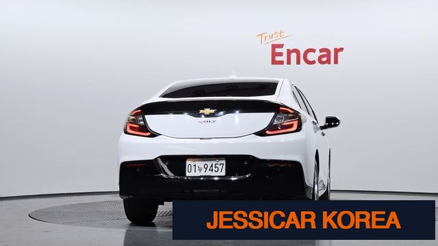 2018 Chevrolet Volt - Thumbnail 8