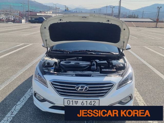 2015 Hyundai LF Sonata - Thumbnail 2