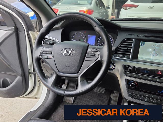 2015 Hyundai LF Sonata - Thumbnail 11