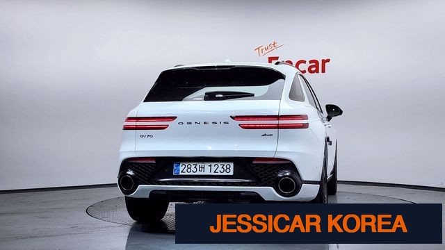 2023 Genesis GV70 - Thumbnail 13