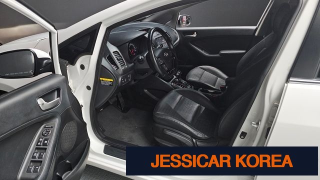 2017 Kia The New K3 - Thumbnail 8