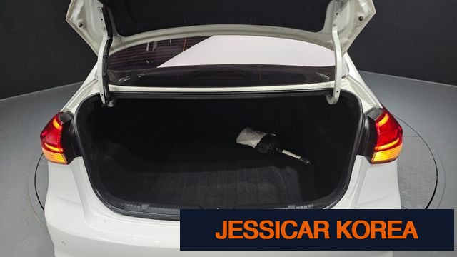 2017 Kia The New K3 - Thumbnail 19