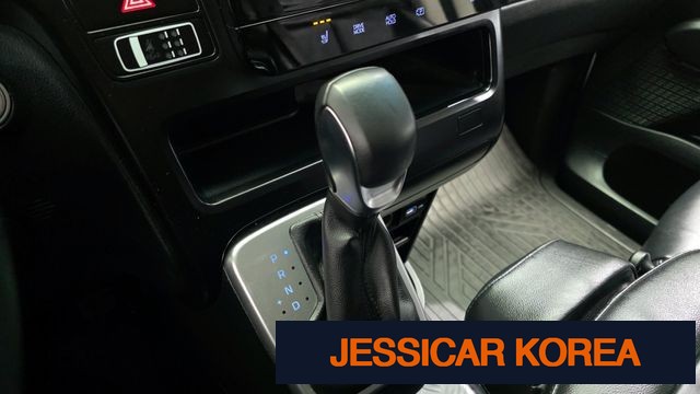 2022 Hyundai Staria - Thumbnail 3