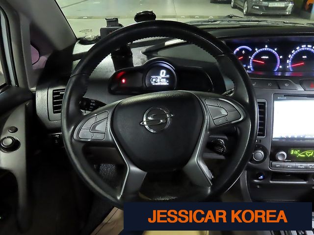 2015 KG Mobility Korando Turismo - Thumbnail 4