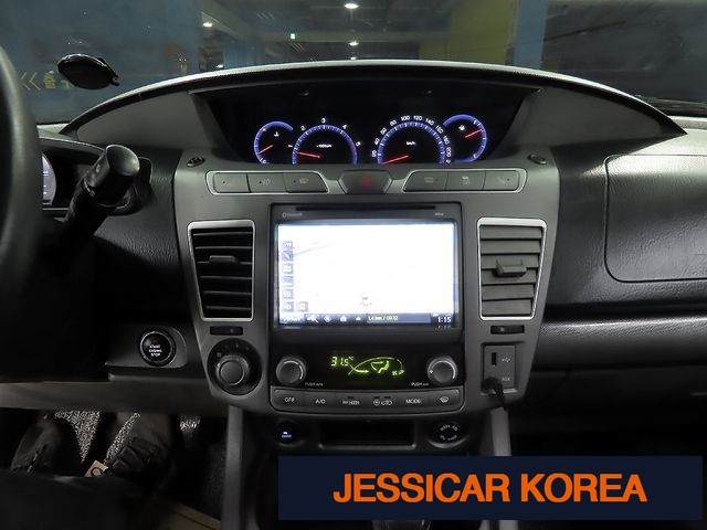 2015 KG Mobility Korando Turismo - Thumbnail 8