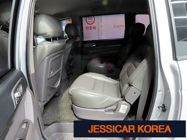2015 KG Mobility Korando Turismo - Thumbnail 9