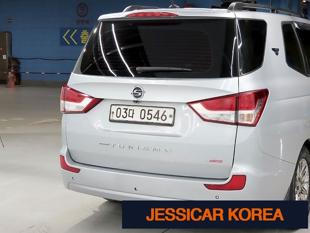 2015 KG Mobility Korando Turismo - Thumbnail 11