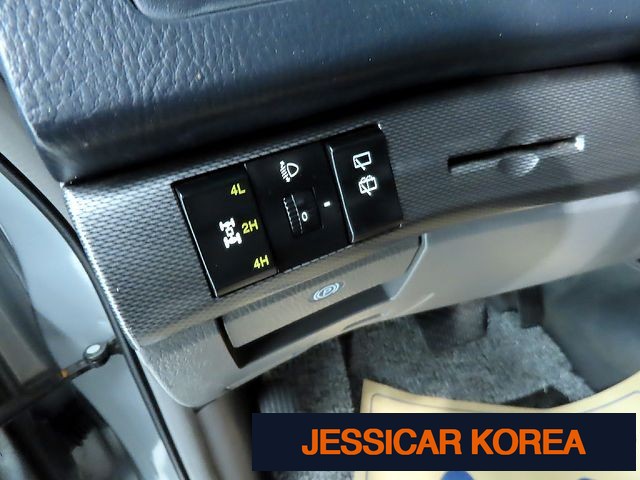 2015 KG Mobility Korando Turismo - Thumbnail 16