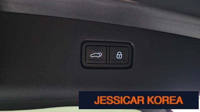 2021 Genesis GV70 - Thumbnail 18