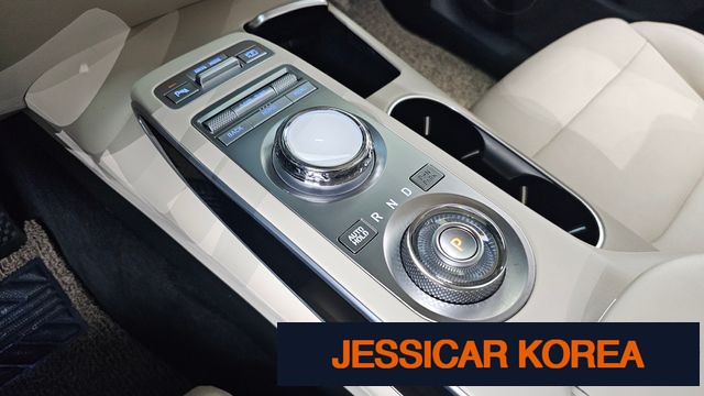 2021 Genesis GV70 - Thumbnail 19