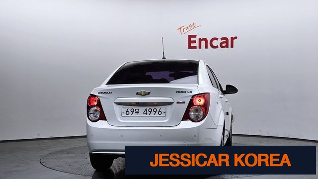 2015 Chevrolet Aveo sedan - Thumbnail 3
