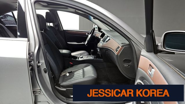 2013 Hyundai Genesis - Thumbnail 2