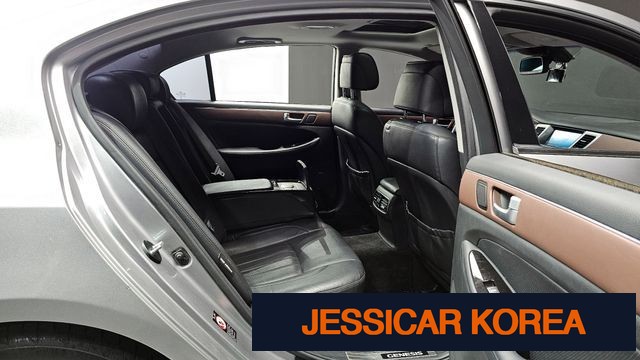 2013 Hyundai Genesis - Thumbnail 5