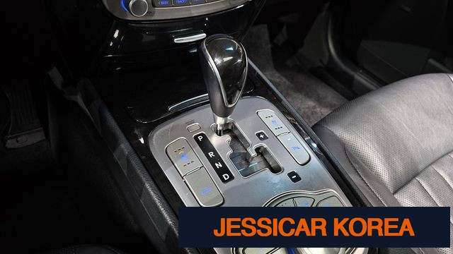 2013 Hyundai Genesis - Thumbnail 18