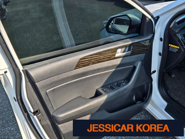 2016 Hyundai LF Sonata - Thumbnail 18
