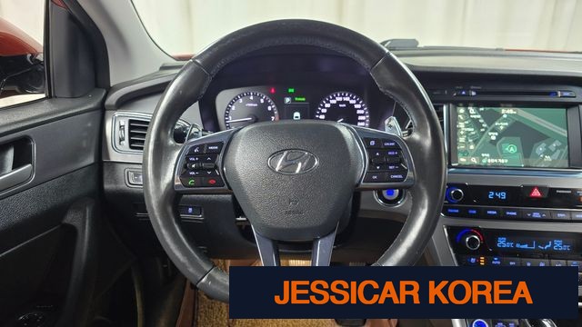 2016 Hyundai LF Sonata - Thumbnail 4
