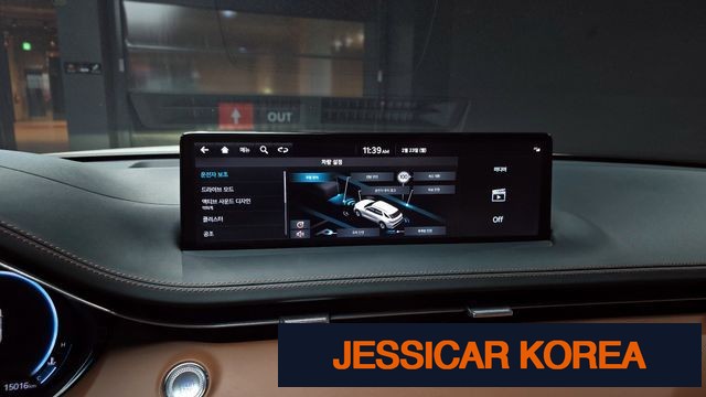 2023 Genesis GV70 - Thumbnail 13