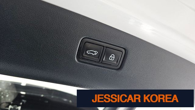 2021 Genesis GV70 - Thumbnail 20