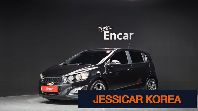 2015 Chevrolet Aveo hatchback - Thumbnail 5