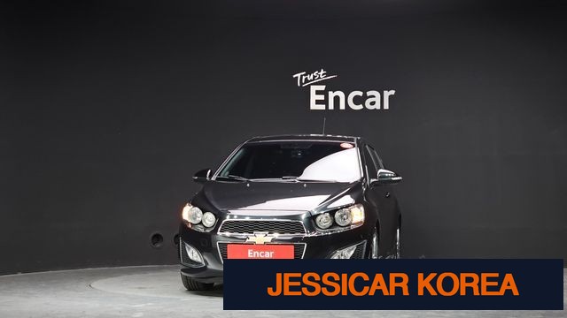 2015 Chevrolet Aveo hatchback - Thumbnail 11