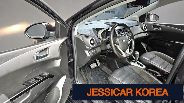 2015 Chevrolet Aveo hatchback - Thumbnail 12