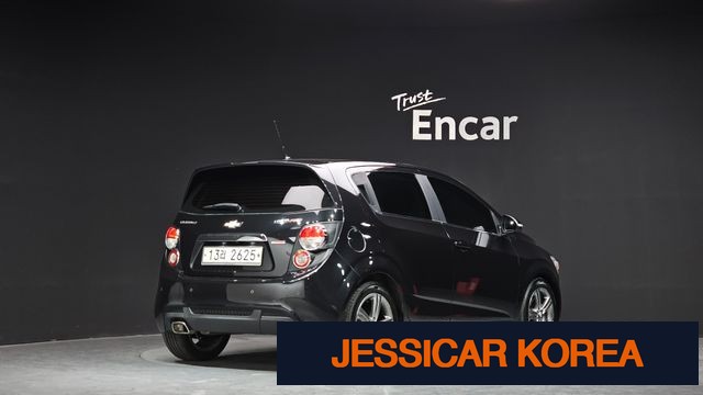 2015 Chevrolet Aveo hatchback - Thumbnail 18