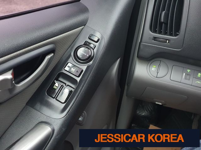 2016 Hyundai Grand Starex - Thumbnail 3