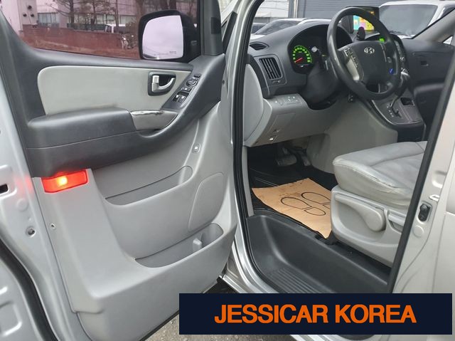 2016 Hyundai Grand Starex - Thumbnail 4