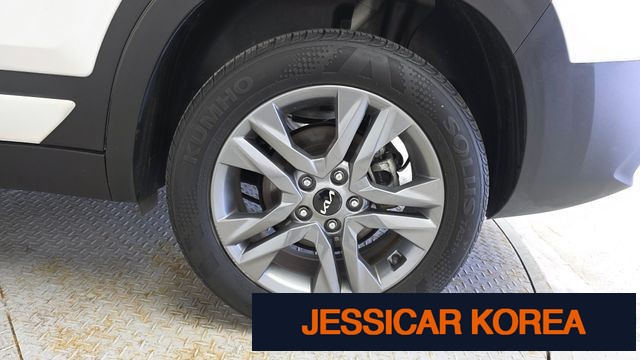 2023 Kia Seltos - Thumbnail 19