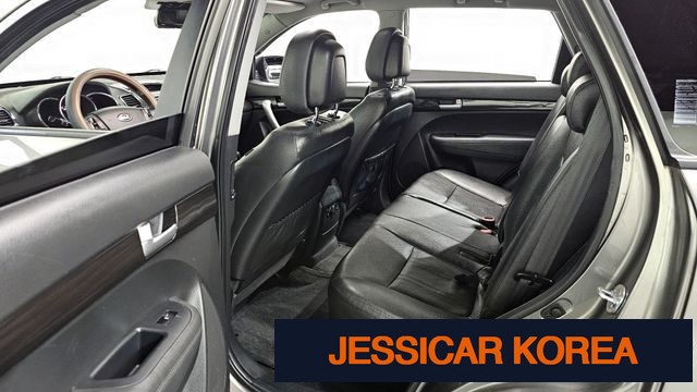 2011 Kia Sorento R - Thumbnail 9