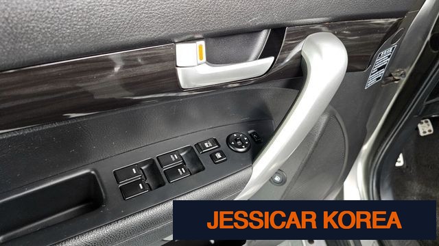 2011 Kia Sorento R - Thumbnail 10