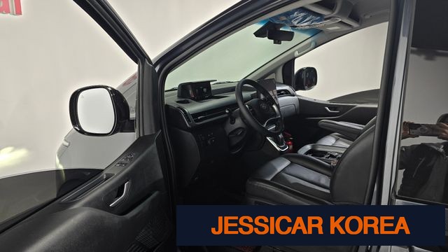 2022 Hyundai Staria - Thumbnail 3
