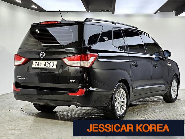 2014 KG Mobility Korando Turismo - Thumbnail 10