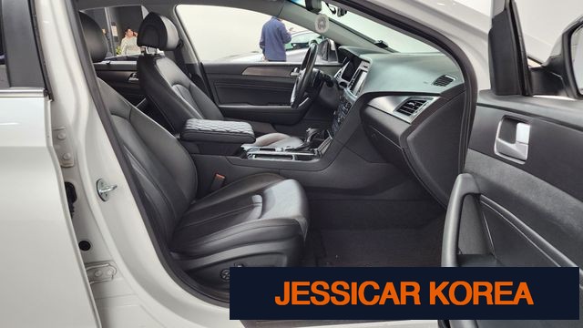 2017 Hyundai LF Sonata - Thumbnail 18