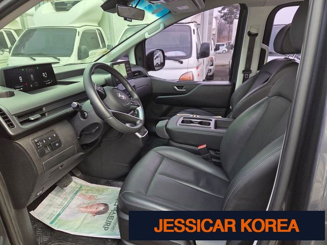 2025 Hyundai Staria - Thumbnail 2