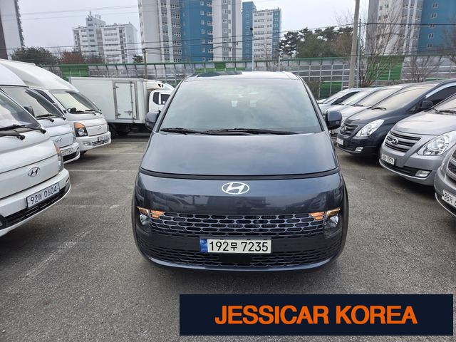 2025 Hyundai Staria - Thumbnail 3
