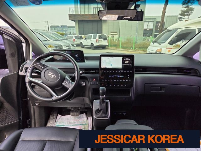 2025 Hyundai Staria - Thumbnail 4