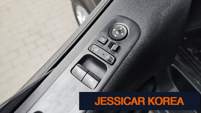 2022 Hyundai Staria - Thumbnail 4