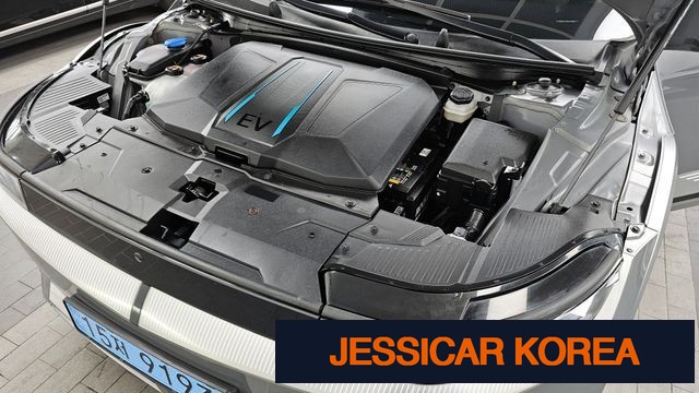 2022 Hyundai Ioniq 5 - Thumbnail 2