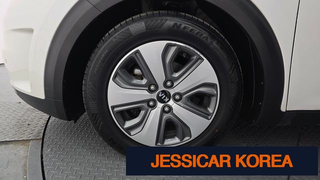 2017 Kia Niro - Thumbnail 10